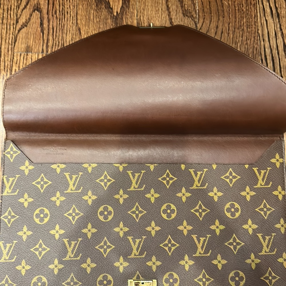 *SOLD*  Louis Vuitton Vintage Envelope Document or IPad Holder - Picture 5 of 16